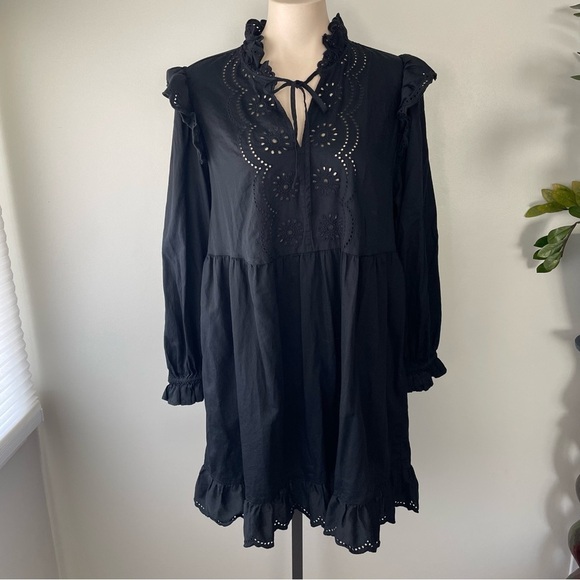 Elegant Black Women's Dress - Picture 3 of 11